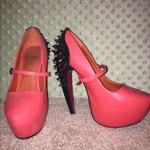 Banana heal pink pump. Black spike heal